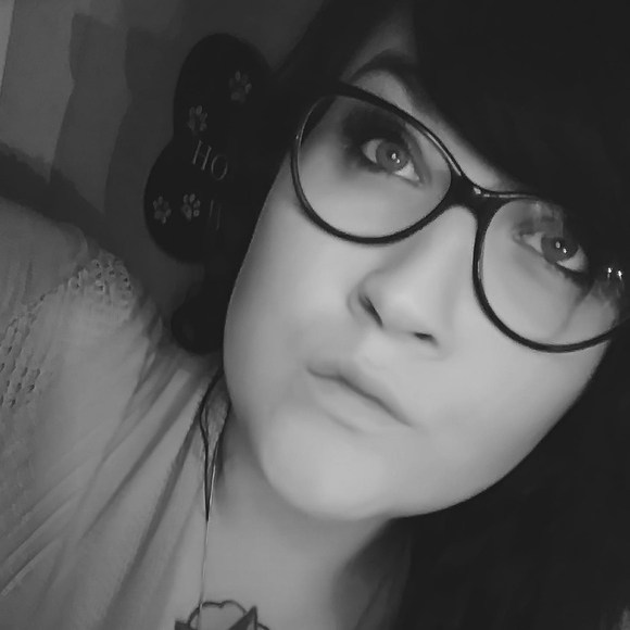 Meet your Posher, Gabrielle - Picture 1 of 1